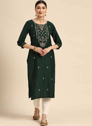 Grab These Readymade Kurta in Fine Colored Pair.These Kurta Are Fabricated On Chinon Pair.Its Beautified With Designer Thread Embroidery Work.