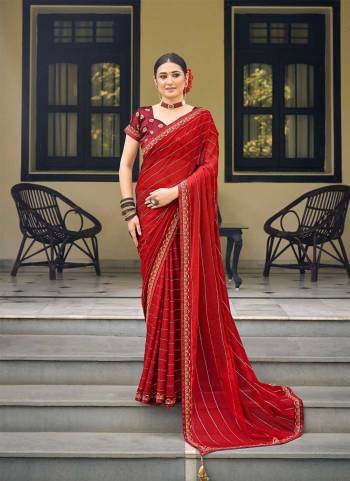 Grab These Party Wear Saree in Fine Colored.These Saree Are Chiffon And Blouse is Fabricated On Jacquard Silk.Its Beautified With Swarovski ,Embroidery Work.