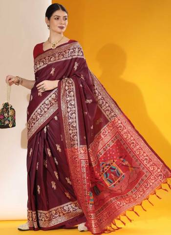 Garb These Festive Wear Two Tone Saree in Fine Colored.These Saree And Blouse is Fabricated On Raw Silk.Its Beautified With Two Tone Weavon Antique Designer.