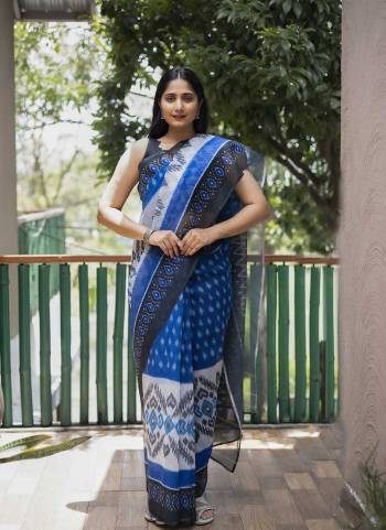 Attrective Look These Saree in Fine Colored.These Saree And Blouse is Cotton Fabricated.Its Beautified With Designer Digital Printed.