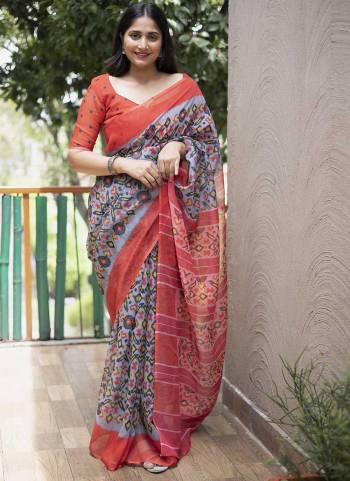 Attrective Look These Saree in Fine Colored.These Saree And Blouse is Cotton Fabricated.Its Beautified With Designer Digital Printed.