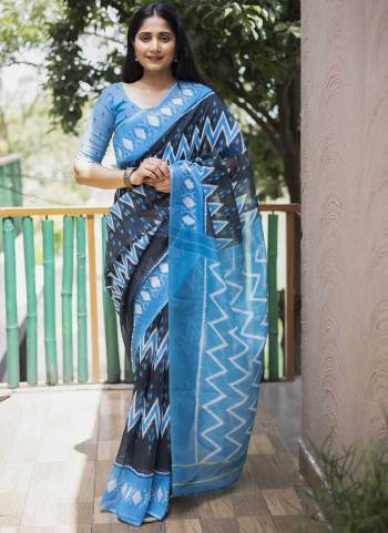 Attrective Look These Saree in Fine Colored.These Saree And Blouse is Cotton Fabricated.Its Beautified With Designer Digital Printed.