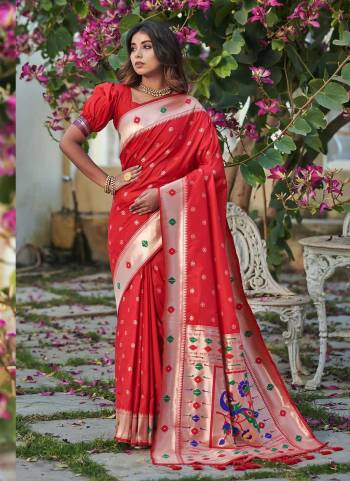 Garb These Festive Wear Saree in Fine Colored.These Saree And Blouse is Fabricated On Banarasi Soft Silk.Its Beautified With Weavon Paithani Jari Designer.