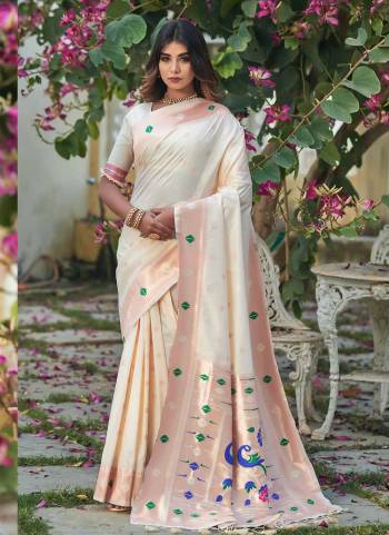 Garb These Festive Wear Saree in Fine Colored.These Saree And Blouse is Fabricated On Banarasi Soft Silk.Its Beautified With Weavon Paithani Jari Designer.