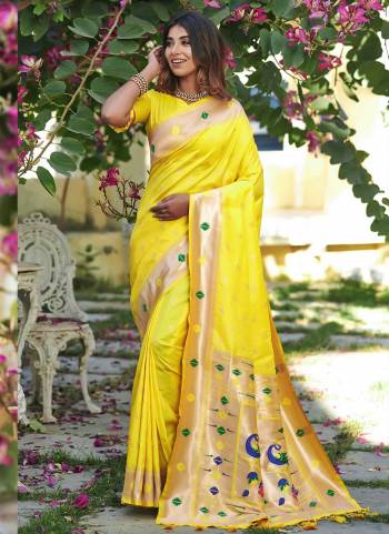 Garb These Festive Wear Saree in Fine Colored.These Saree And Blouse is Fabricated On Banarasi Soft Silk.Its Beautified With Weavon Paithani Jari Designer.