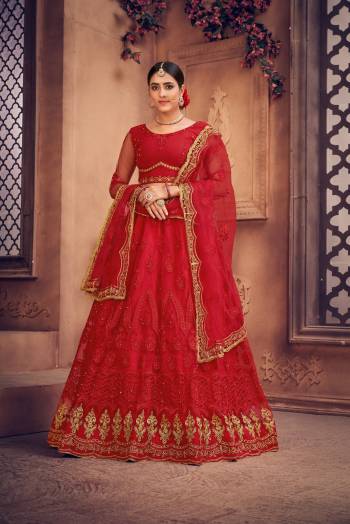 For A Designer Look,Grab These Lehenga Choli in Fine Colored.These Lehenga Choli Are Net And Dupatta Are Fabricated On Net Pair.Its Beautified With Fancy Designer Multy Thread Embroidery,Diamond Work.