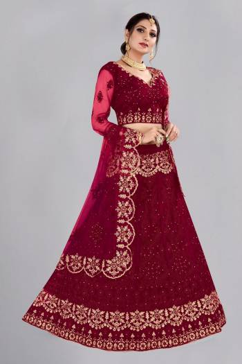 For A Designer Look,Grab These Lehenga Choli in Fine Colored.These Lehenga Choli And Dupatta Are Fabricated On Net Pair.Its Beautified With Fancy Designer Thread Embroidery,Stone Work.