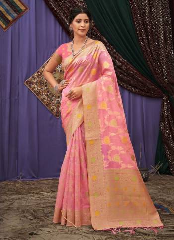 Look These Saree in Fine Colored.These Saree And Blouse is Fabricated On Organza.Its Beautified With Heavy Wevon Jacquard Designer Work.