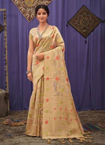 Look These Saree in Fine Colored.These Saree And Blouse is Fabricated On Organza.Its Beautified With Heavy Wevon Jacquard Designer Work.