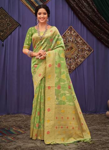 Look These Saree in Fine Colored.These Saree And Blouse is Fabricated On Organza.Its Beautified With Heavy Wevon Jacquard Designer Work.