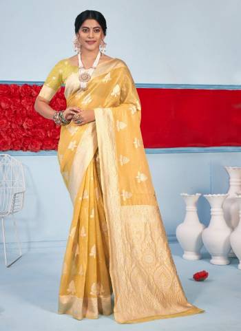 Garb These Saree in Fine Colored.These Saree And Blouse is Fabricated On Cotton.Its Beautified With Heavy Wevon Jacquard Designer Work.