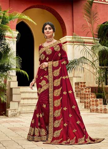 Attrective These Designer Saree in Fine Colored.These Saree Are Vichitra Silk And Blouse is Fabricated On Art Silk Pair.Its Beautified With Blooming Color Fabric With Heavy Jari Embroidery,Diamond Work.