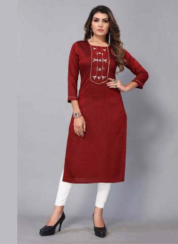 Grab These Beautiful Looking Readymade Kurti.These Kurti is Fabricated On Poly Cotton.Its Beautified With Designer Embroidery Work.