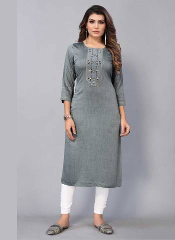 Grab These Beautiful Looking Readymade Kurti.These Kurti is Fabricated On Poly Cotton.Its Beautified With Designer Embroidery Work.