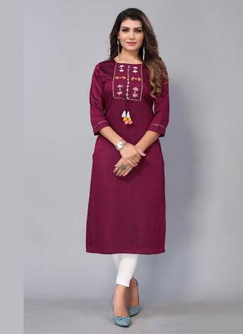 Grab These Beautiful Looking Readymade Kurti.These Kurti is Fabricated On Poly Cotton.Its Beautified With Designer Embroidery Work.