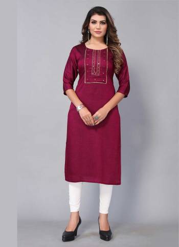 Grab These Beautiful Looking Readymade Kurti.These Kurti is Fabricated On Poly Cotton.Its Beautified With Designer Embroidery Work.