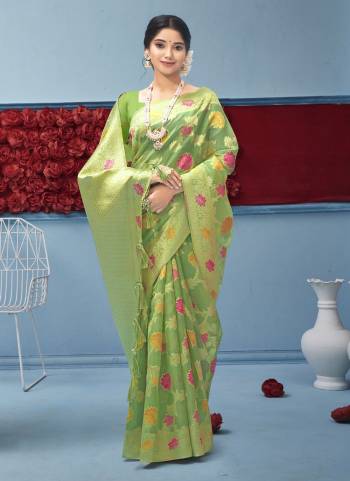 Look These Saree in Fine Colored.These Saree And Blouse is Fabricated On Organza.Its Beautified With Heavy Wevon Jacquard Designer Work.