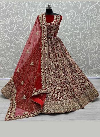 For A Designer Look,Grab These Lehenga Choli in Fine Colored.These Lehenga Choli Are Velvet And Dupatta Are Fabricated On Soft Net Pair.Its Beautified With Fancy Designer Multy Thread,Dori Embroidery Work.