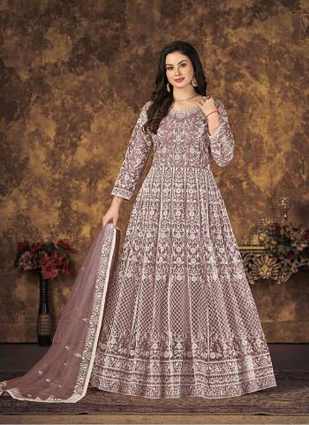 Grab These Anarkali Suit in Fine Colored Pair With Bottom And Dupatta.These Top And Dupatta Are Fabricated On Net Pair With Santoon Bottom.Its Beautified With Santoon Inner.Its Beautified With Designer Thread Embroidery Work.