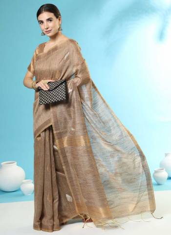 Garb These Festive Wear Saree in Fine Colored.These Saree And Blouse is Fabricated On Handloom Cotton.Its Beautified With Weavon Jari Designer.