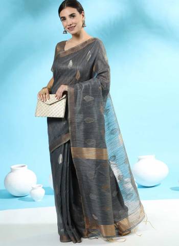 Garb These Festive Wear Saree in Fine Colored.These Saree And Blouse is Fabricated On Handloom Cotton.Its Beautified With Weavon Jari Designer.