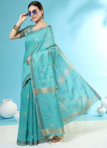 Garb These Festive Wear Saree in Fine Colored.These Saree And Blouse is Fabricated On Handloom Cotton.Its Beautified With Weavon Jari Designer.