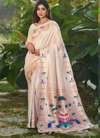 Garb These Festive Wear Saree in Fine Colored.These Saree And Blouse is Fabricated On Banarasi Soft Silk.Its Beautified With Weavon Paithani Jari Designer.