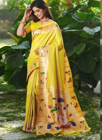 Garb These Festive Wear Saree in Fine Colored.These Saree And Blouse is Fabricated On Banarasi Soft Silk.Its Beautified With Weavon Paithani Jari Designer.