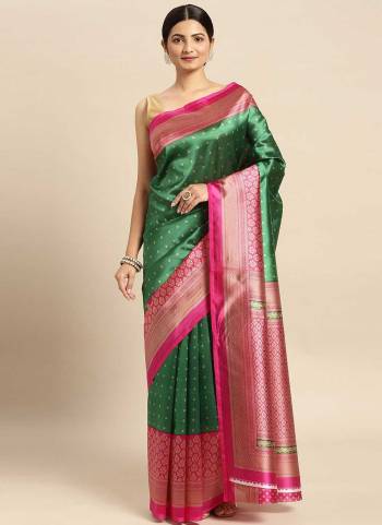 Look These Saree in Fine Colored.These Saree And Blouse is Fabricated On Art Silk.Its Beautified With Designer Printed.