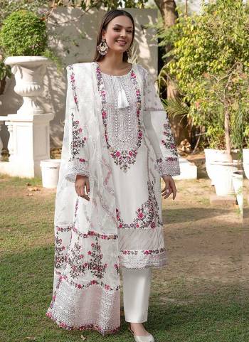 Attrective These Suit in Fine Colored Pair With Bottom And Dupatta.These Top And Dupatta Are Fabricated On Georgette Pair With Santoon Bottom.Its Beautified With Santoon Inner.Its Beautified With Heavy Designer Floral Embroidery Work.