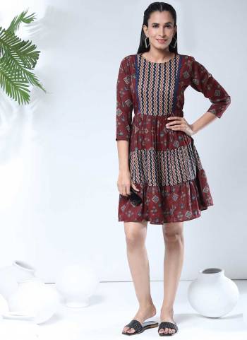 Grab These Beautiful Looking Readymade Kurti.These Kurti is Fabricated On Cotton.Its Beautified With Designer Printed.