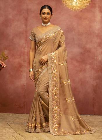 Look Attrective These Party Wear Saree in Fine Colored.These Saree Are Net Organza And Blouse  is Fabricated On Raw Silk.Its Beautified With Heavy Designer Embroidery Work.