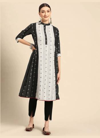 Attrective These Beautiful Looking Readymade Kurti.These Kurti is Fabricated On Cotton Blend.Its Beautified With Wevon Designer.