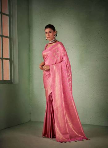 Garb These Festive Wear Saree in Fine Colored.These Saree And Blouse is Fabricated On Kanjivaram Silk.Its Beautified With Weavon Designer Work.