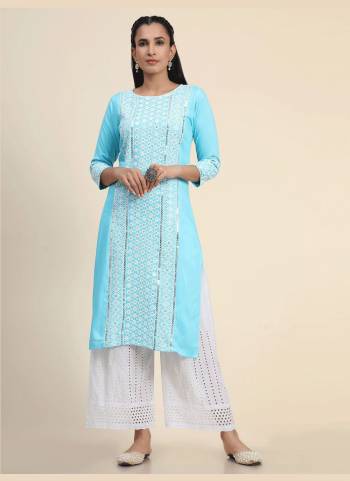 Grab These Beautiful Looking Readymade Long Kurti.These Kurti is Fabricated On Rayon.Its Beautified With Designer Embroidery Work.