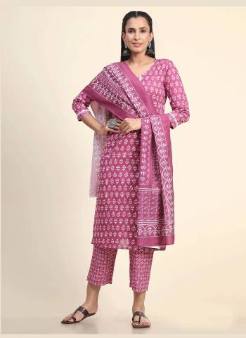 Grab These Beautiful Looking Readymade Suits.These Top And Botton is Fabricated On Cotton And Dupatta Are Muslin.Its Beautified With Designer Printed.