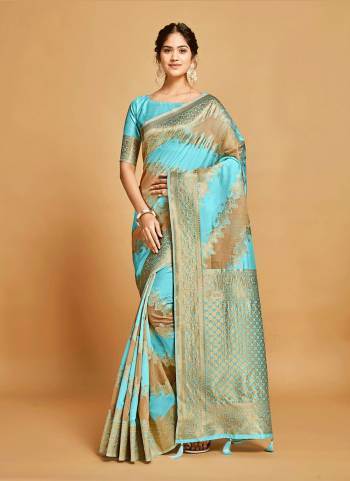 Grab These Festive Wear Saree in Fine Colored.These Saree is Fabricated On Linen Pair With Blouse.Its Beautified With Heavy Weaving Designer.