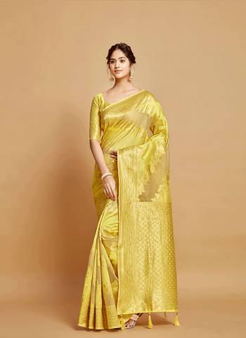 Grab These Festive Wear Saree in Fine Colored.These Saree is Fabricated On Linen Pair With Blouse.Its Beautified With Heavy Weaving Designer.