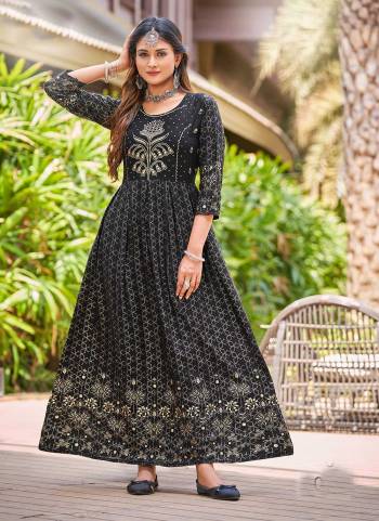 Attrective Looking These Beautiful Looking Readymade Long Gown.These Long Kurti is Fabricated On Heavy Rayon.Its Beautified With Designer Floral Printed.