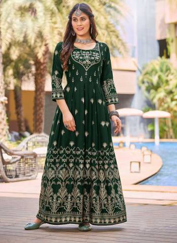 Attrective Looking These Beautiful Looking Readymade Long Gown.These Long Kurti is Fabricated On Heavy Rayon.Its Beautified With Designer Floral Printed.