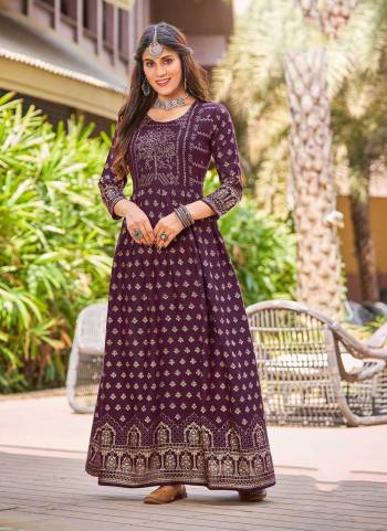 Attrective Looking These Beautiful Looking Readymade Long Gown.These Long Kurti is Fabricated On Heavy Rayon.Its Beautified With Designer Floral Printed.