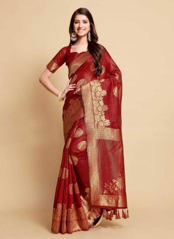 Looking These Party Wear Saree in Fine Colored.These Saree is Fabricated On Linen Pair With Blouse.Its Beautified With  Weaving Jacquard Designer.