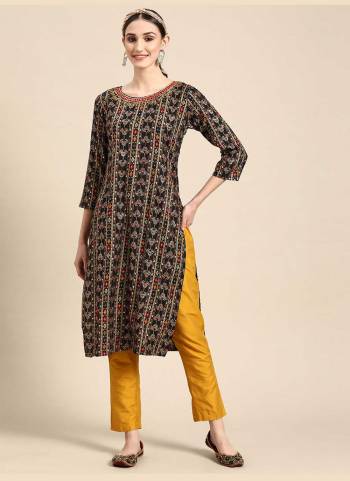 Attrective These Beautiful Looking Readymade Kurti.These Kurti is Fabricated On Rayon.Its Beautified With Bandhani Printed Designer With Embroidery Work.