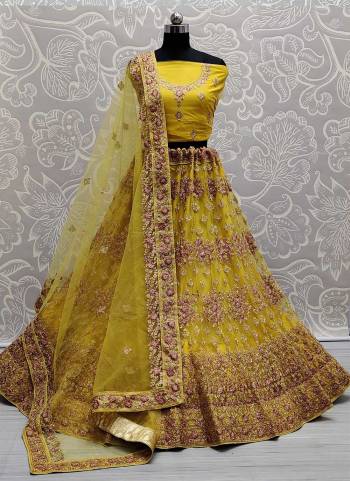 For A Designer Look,Grab These Lehenga Choli in Fine Colored.These Lehenga Choli Are Net And Dupatta Are Fabricated On Soft Net Pair.Its Beautified With Fancy Designer Multy Thread,Dori Embroidery,Diamond Work.