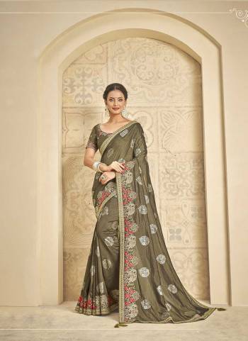 Look Attrective These Party Wear Saree in Fine Colored.These Saree Are Khadi Silk And Blouse  is Fabricated On Raw Silk.Its Beautified With Heavy Designer Thread Embroidery Work.