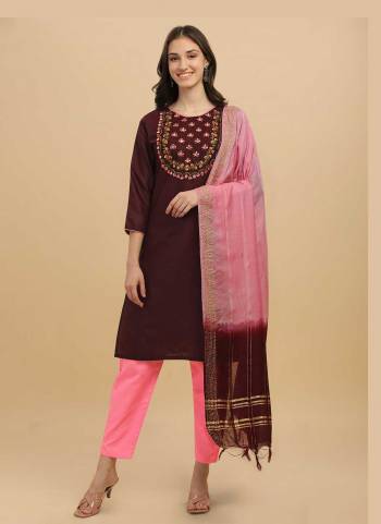 Grab These Readymade Suit in Fine Colored Pair With Bottom And Dupatta.These Top And Bottom Are Fabricated On Slub Cotton Pair With Cotton Silk Dupatta.Its Beautified With Wevon Designer,Thread Embroidery Work.