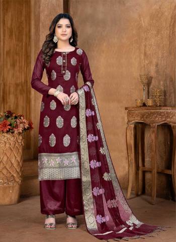 Grab These Suit in Fine Colored Pair With Bottom And Dupatta.These Top And Dupatta Are Fabricated On Banarasi Silk Pair With Santoon Bottom.Its Beautified With Santoon Inner.Its Beautified With Heavy Wevon Designer Work.