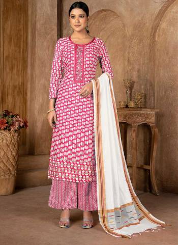 Grab These Suit in Fine Colored Pair With Bottom And Dupatta.These Top Are Cambric Cotton And Dupatta Are Fabricated On Fancy Pair With Cotton Bottom.Its Beautified With Designer Printed.