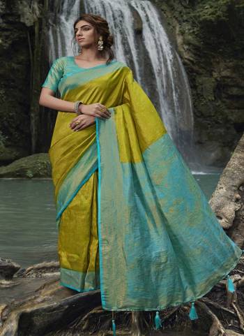 Attrective These Party Wear Saree in Fine Colored.These Saree And Blouse is Fabricated On Kanjivarm Silk.Its Beautified With Heavy Weaving Designer.