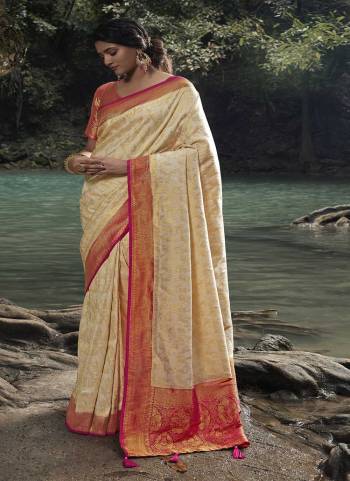 Attrective These Party Wear Saree in Fine Colored.These Saree And Blouse is Fabricated On Kanjivarm Silk.Its Beautified With Heavy Weaving Designer.